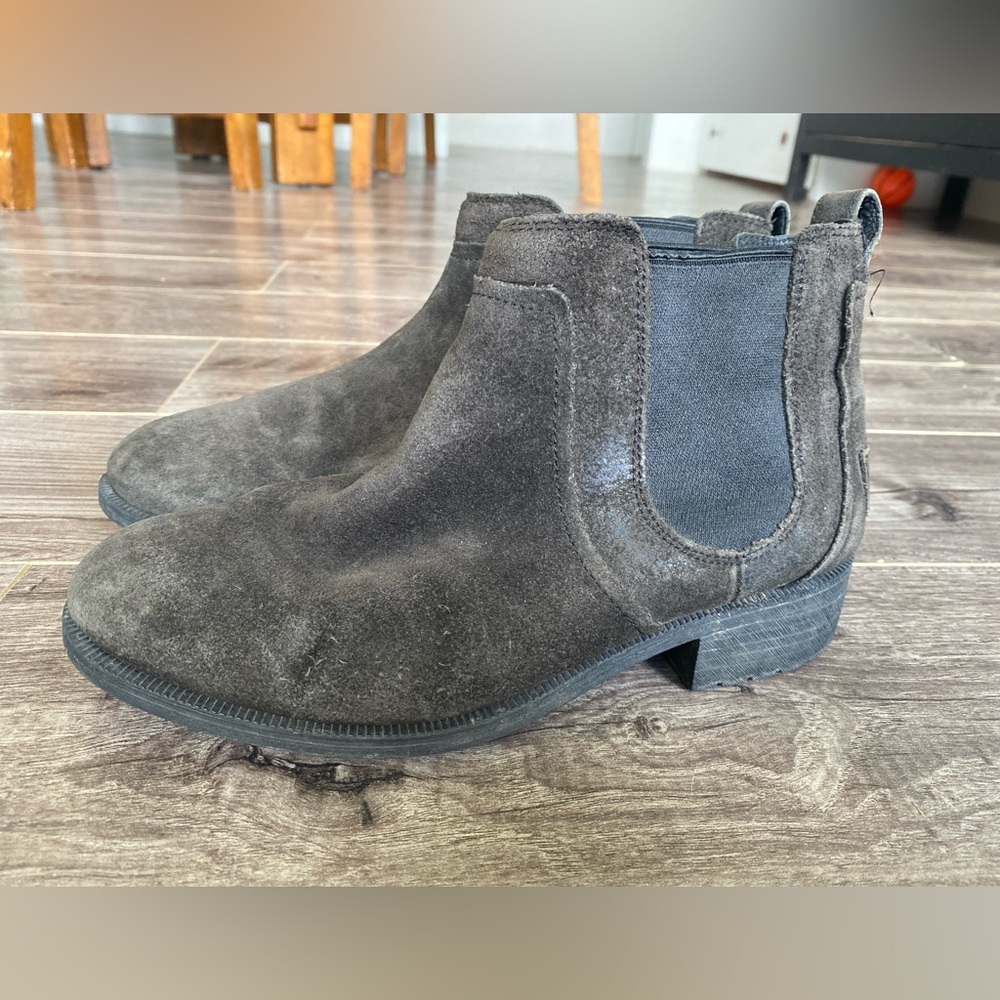 UGG Bonham II Chelsea Style Suede Boots Size 7 Dark Brown